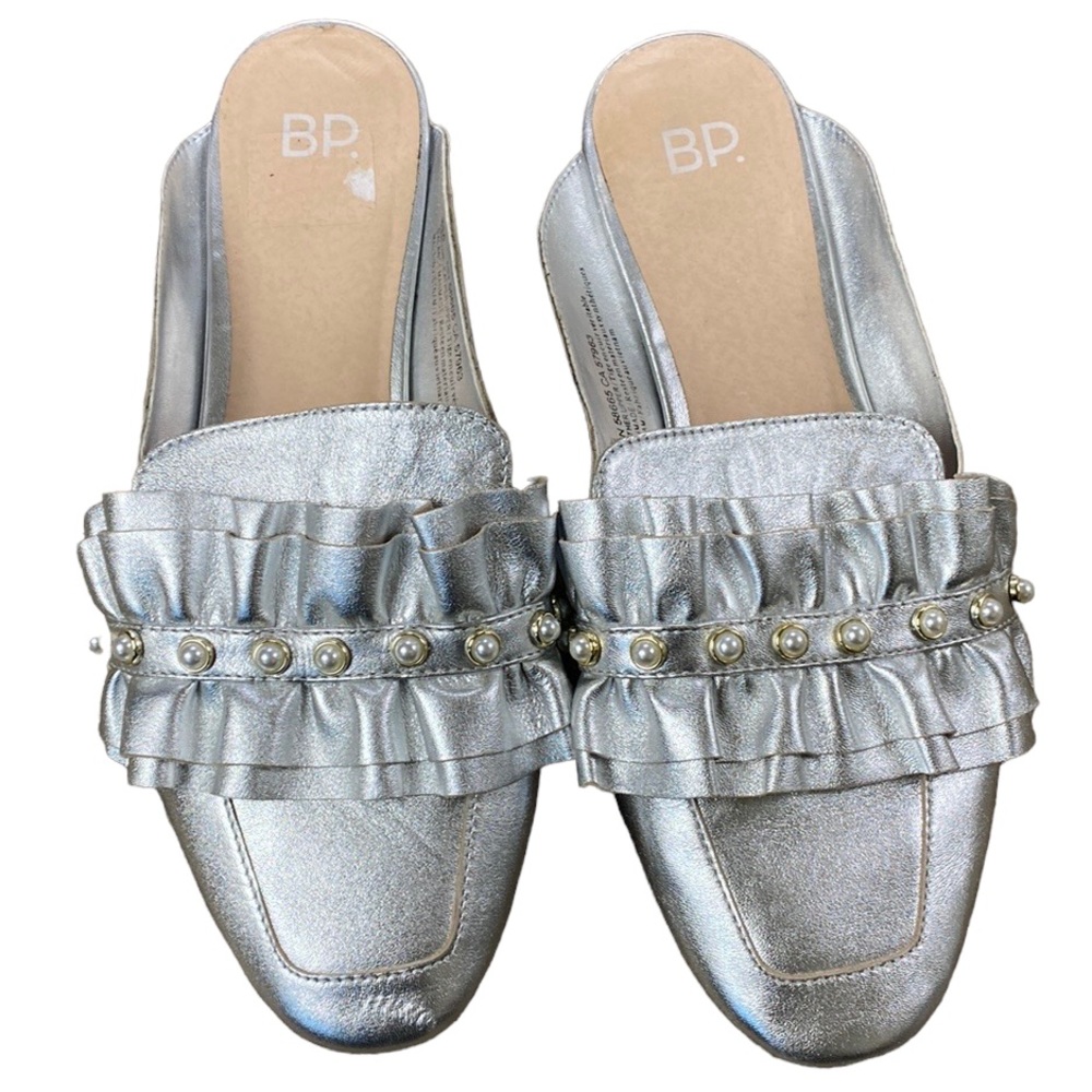 BP Silver Metallic Leather Ruffled Slip-On Loafers